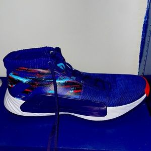 Basketball shoes, size 13